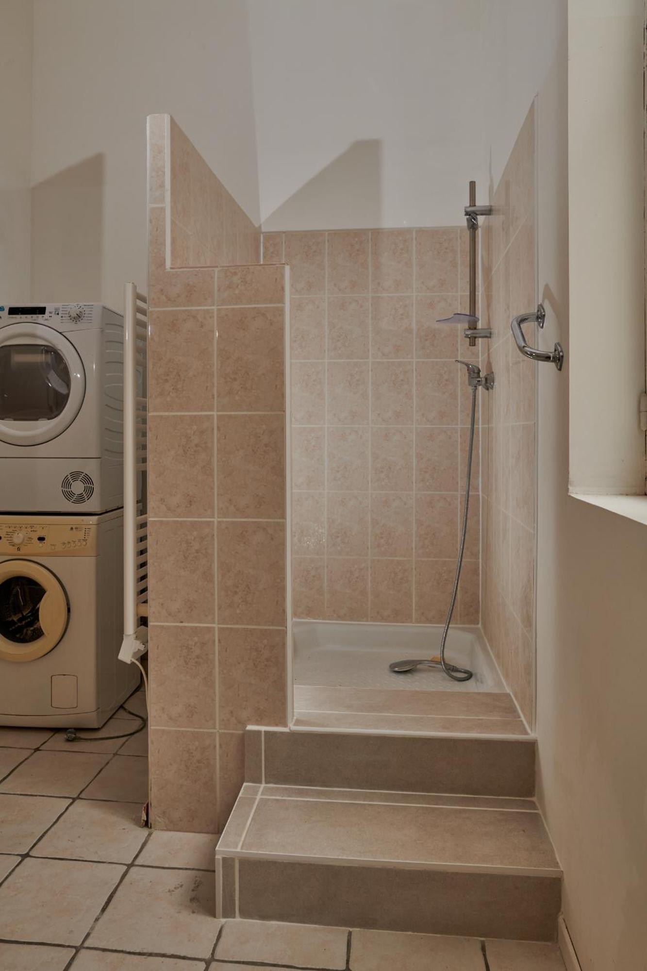 Grand Appartement Au Coeur De Sete Bagian luar foto